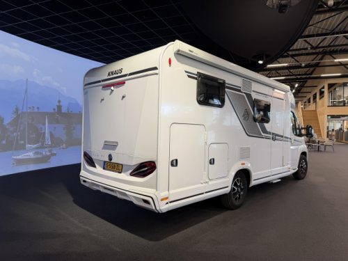 Knaus Vansation 650 MEG single beds  photo: 2