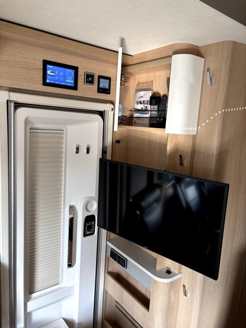 HYMER BMCI 600 White Line Full Options /Sistema de nivelaci&oacute;n foto: 30