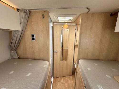 Hymer BMC-I 680, automatic, without drop-down bed! photo: 9