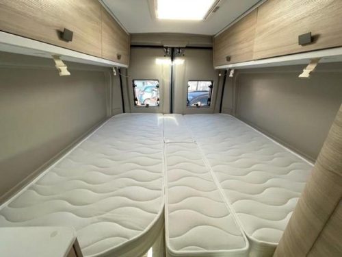 Forster V 636 EB 160hp Longitudinal Bed and Pop-top Roof photo: 9