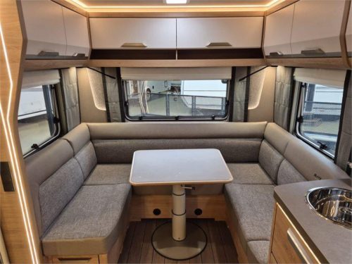 Knaus Sudwind Black Selection 450 FU Foto: 2