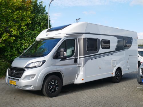 Carado T459, Face-to-Face, Queensbed, Hubdach, XXL Garage, Klimaanlage Foto: 2