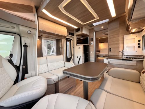Rapido 696 F 60 Edition Automatic Face to face photo: 11
