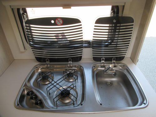 Caravelair Alba Family 426 WITH DOREMA AWNING photo: 12