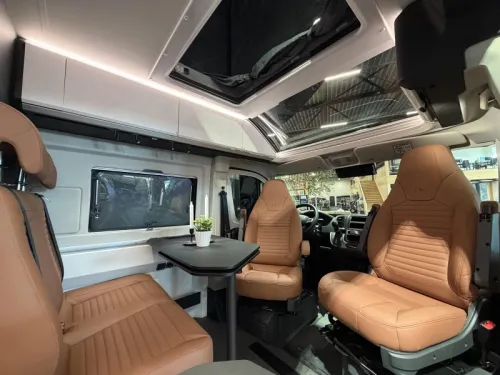 Adria Twin Sports 640 SGX pop-top roof / automatic photo: 9