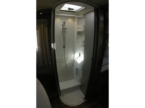 Hymer T 698 CL Queensbed, Hubdach, Garage Foto: 15