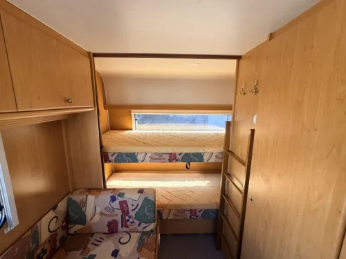 Dethleffs Family 490 TK Family Caravan with awning photo: 6