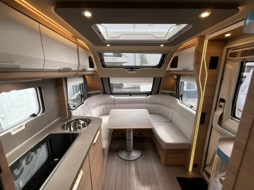 Knaus Sudwind Black Selection 540 UE ENKELE BEDDEN-XL KOELKAST Foto: 3