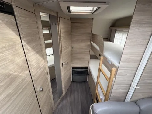 Knaus Sudwind 580 QS Rangierhilfe, Etagenbett, Radio,  Foto: 12