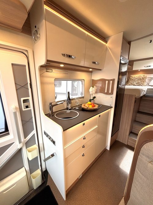 B&uuml;rstner Lyseo Limited 690 G 9-TR AUT ENKELE BEDDEN + HEFBED photo: 6