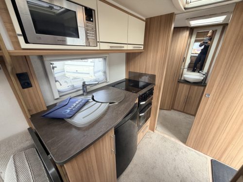 Elddis Crusader Solano 462 Mover, auvent. chauffage par le sol photo : 10