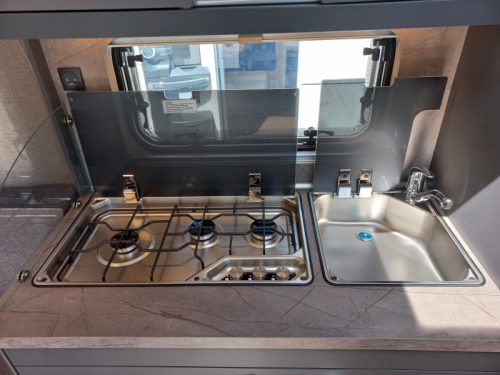Hobby De Luxe 460 UFE 1500kg Foto: 9