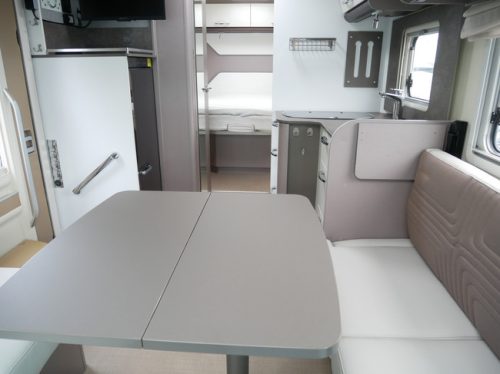 B&uuml;rstner Lyseo Privilege TD 732 French bed / Face to Face photo: 8