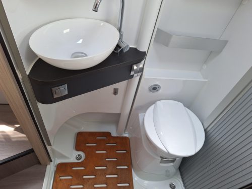 Adria Compact Supreme SC QUEEN BED+LEVELING SYSTEM photo: 7