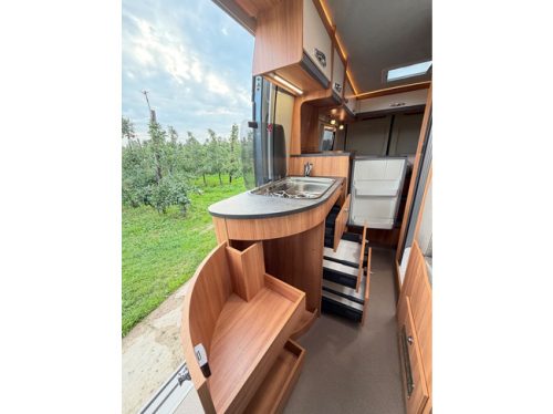 P&ouml;ssl Summit 640 AUTOMAAT / NIEUWE ALLSEASONS / CARPLAY / AUTOMATISCHE AIRCO / DUO CONTROL / 2x CAMPERACCU / LUIFEL foto: 2