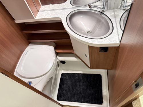 LMC Vivo 460 E 2 BETTEN RANGIERHILFE MARKISEN TOP Foto: 12