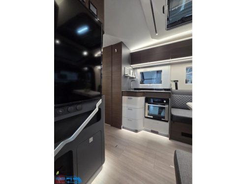 Adria Coral Supreme MB 670 DL *AUTOMAAT 170pk* Levelsysteem Foto: 3