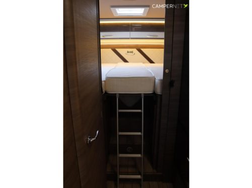 Mc Louis MC4 865 140pk Automaat | Levelsysteem | 5 Zitplaatsen | Dak airco | Hefbed | Luifel | Construct slot | Zonnepaneel | Fietsendrag foto: 22