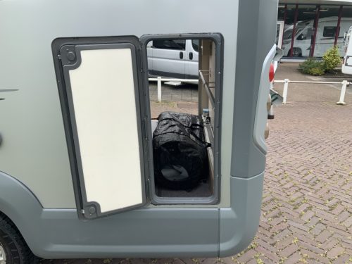Knaus Van Ti 600 ME &ndash; Complete 3 liter 160 HP Semi-integrated, fixed bed, half-dinette, swivel seats Motorhome center on the road photo: 33