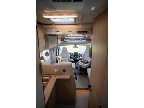 LMC Tracer 690EL model 2027 single beds photo: 2