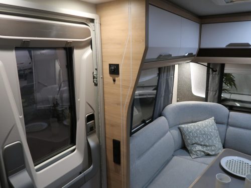 Knaus Sudwind Black Selection 500 FU ROUND SEATING FRENCH BED photo: 16