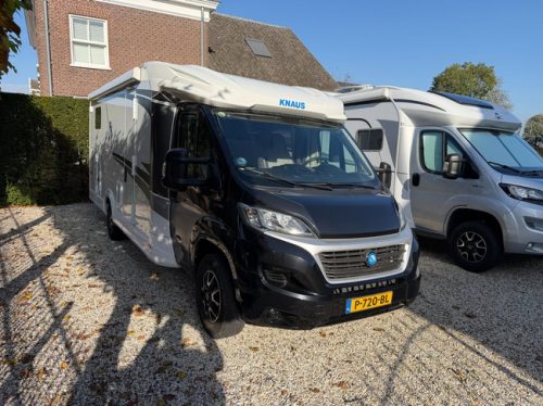 Knaus Live TI 700 MEG - L&auml;ngsbetten Black Edition Foto: 1