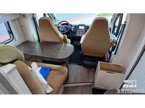 B&uuml;rstner Brevio T-646 .. camping-car unique hors r&eacute;seau photo : 11