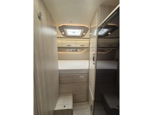 Elnagh T-Loft 450 Transverse bed and pop-top roof  photo: 19