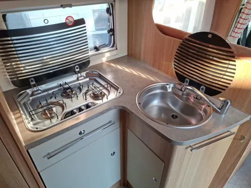 Challenger Genesis 38 complete and spacious Motorhome photo: 12
