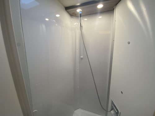 B&uuml;rstner Nexxo Van 700 Qeensbed photo: 21