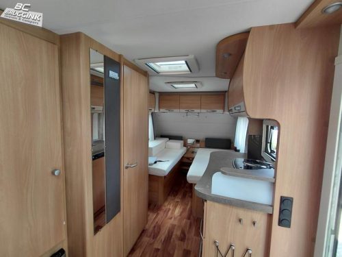 Knaus Sudwind 500 EU - SINGLE BEDS - ROUND SEATING photo: 4