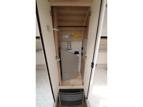 Hobby De Luxe 460 LU Autark / Einzelbetten Foto: 12