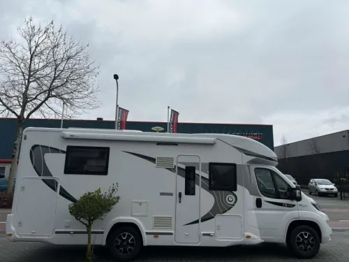 Chausson Flash 718 XLB Special Edition Roof Air Conditioner photo: 1