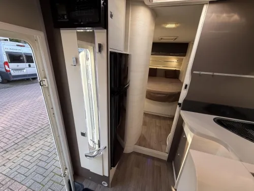 Chausson Welcome 718 EB Limited French bed Pop-top roof photo: 18