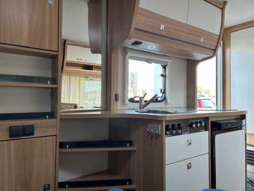 Dethleffs Camper 390 FS Mover & Markise Foto: 7