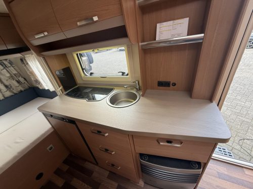 Knaus Sport 420 QD FESTBETT SITZGRUPPE MITTIG VORZELT  Foto: 12