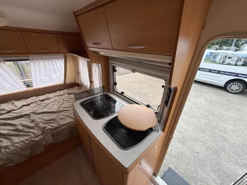 Chateau Caratt 390 + awning photo: 6