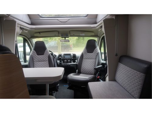 Adria MATRIX 670SC PLUS AUTOMAAT 141 pk Panneau solaire. Porte-v&eacute;los &eacute;lectrique / Lit escamotable 023 photo : 1