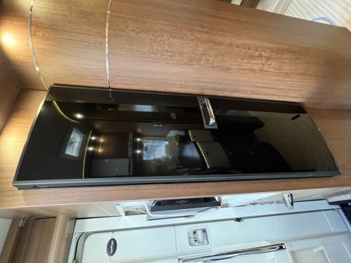 Carthago C-Tourer I 144 QB Fixed bed + Pop-top roof Towing hitch Roof air conditioning photo: 8