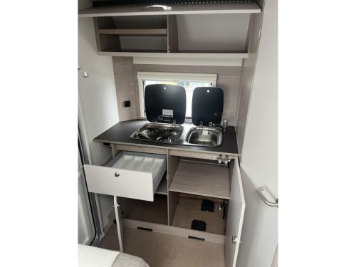 B&uuml;rstner Premio Life 480 TS - Mover - Cassette Awning photo: 5