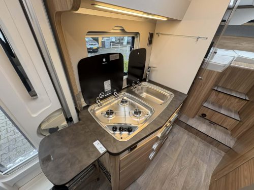 Hymer Exis-i 580 No Drop-down Bed - 1st owner photo: 9