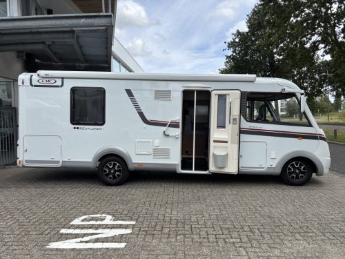LMC Explorer SportLine 745 con cama de matrimonio y techo elevable, 2 paneles solares foto: 4