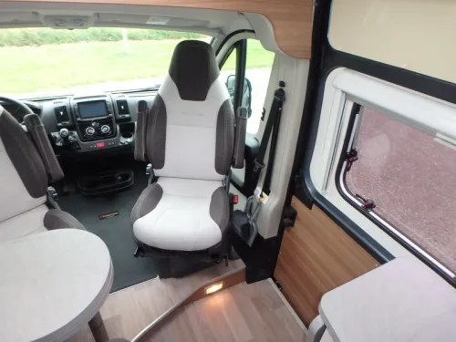 Weinsberg CaraBus 630 ME Edition Fire Foto: 15