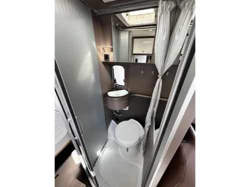 B&uuml;rstner City Car 540 Querbett/5,40m/2020/Euro6 Foto: 12