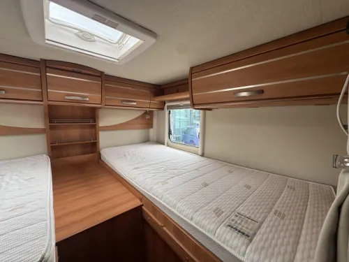 Hymer Exsis-T 588 EX With single beds & Air conditioning photo: 15