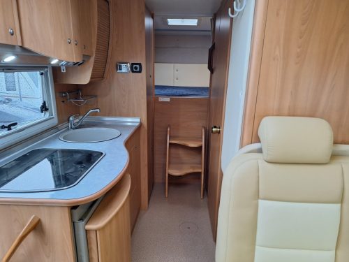 B&uuml;rstner Elegance 690 I 205CM BED-LPG+SOLAR PANEL photo: 4