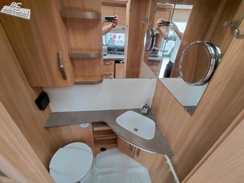 Knaus Sudwind 500 EU - SINGLE BEDS - ROUND SEATING photo: 9