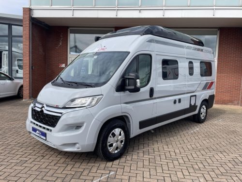 LMC Innovan 600 4 Berth Pop-top roof photo: 3