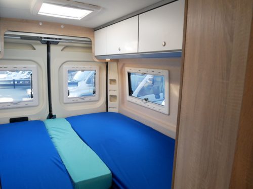 Clever 6.40 Mtr Buscamper, Maxi Chassis, Low Single Beds!! photo: 18