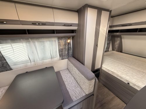 Hobby On Tour 390 SF Fixed bed MOVER Awning TOP photo: 8